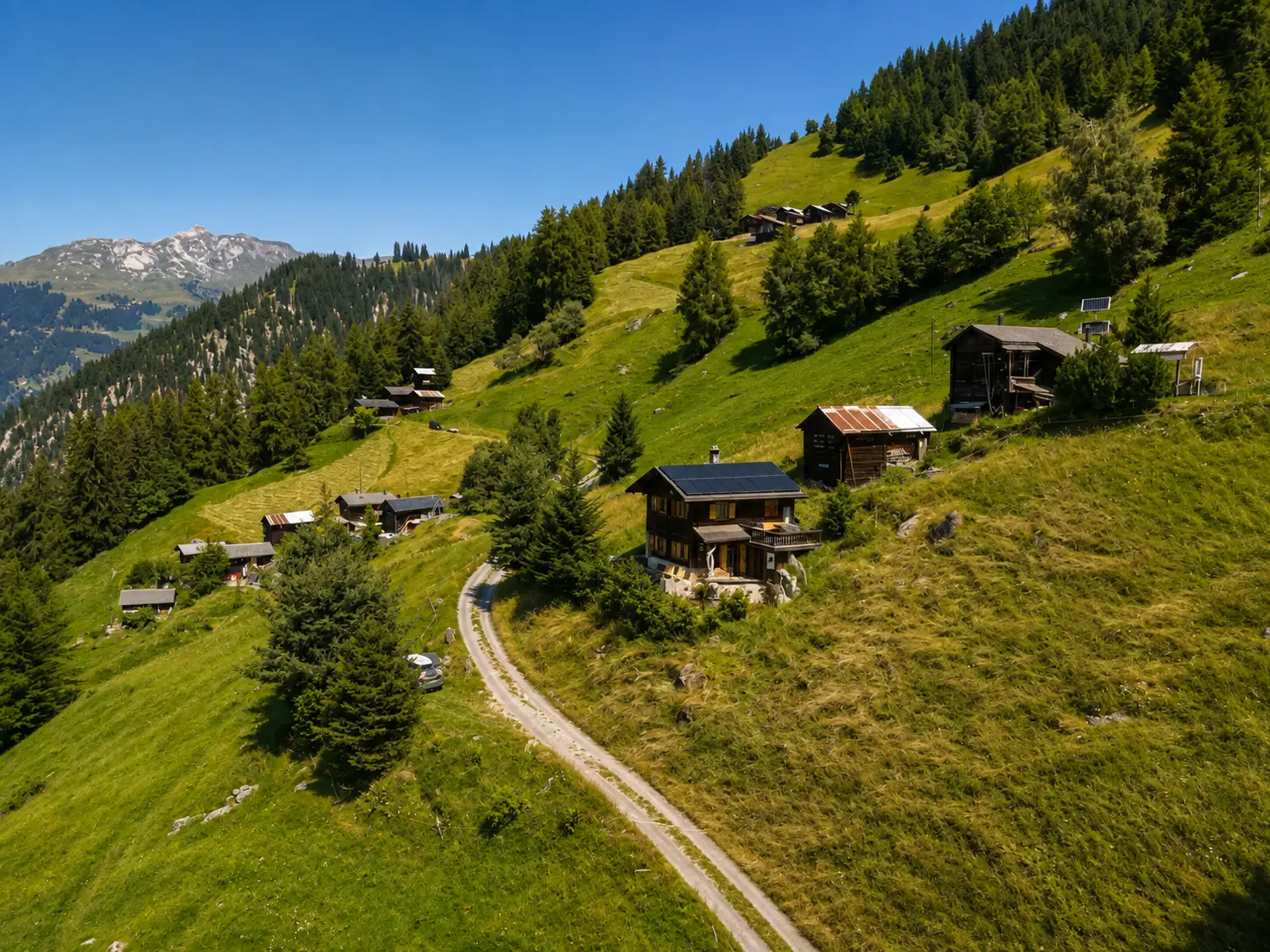 Vue aérienne du Gypaète et des mayens sur l'alpage en été, Val de Bagnes