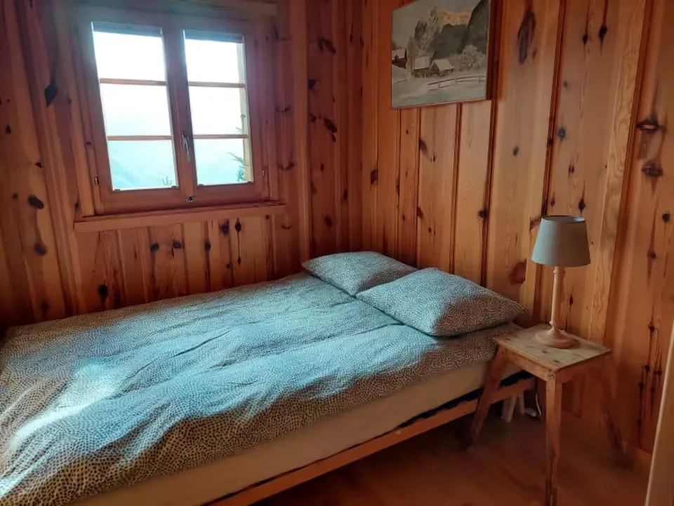 Peaceful bedroom in mayen à louer, Le Gypaète chalet rental near Verbier