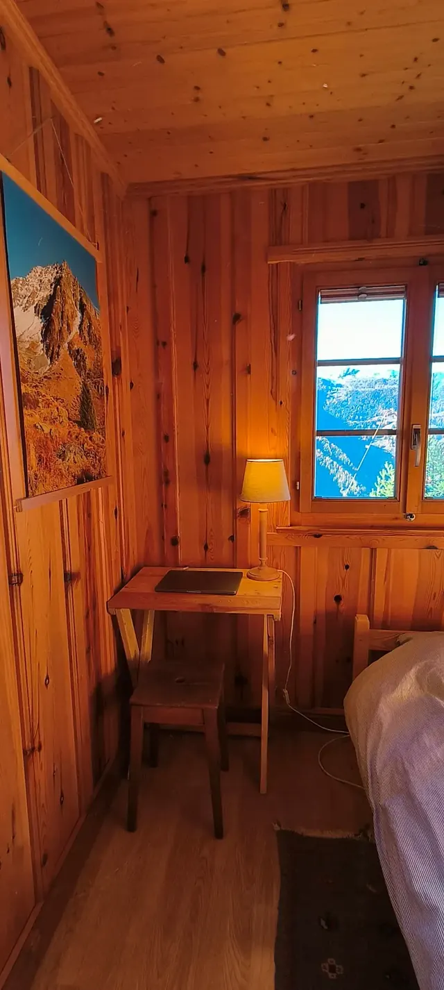 Remote work corner in Le Gypaète, sustainable alpine accommodation near Verbier